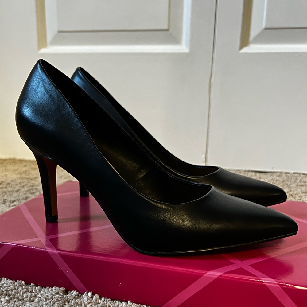 NEW NEVER WORN Xappeal womens Jana pumps, black, size 6.5, 3 inch heel